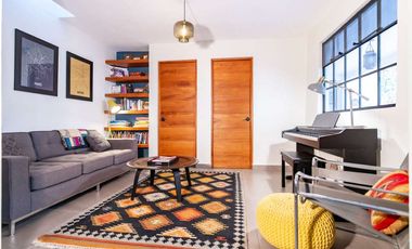Casa Blanca en San Antonio, Inmueble Versátil: Ideal para Residencia o Inversión Comercial