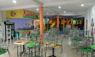 Excelente local de dos pisos en renta