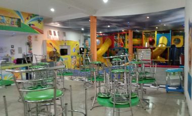 Excelente local de dos pisos en renta