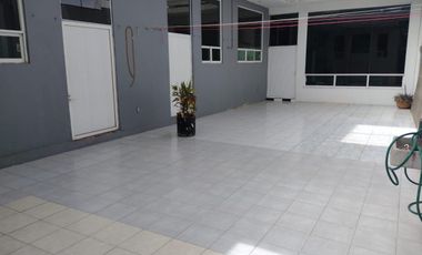 Excelente local de dos pisos en renta