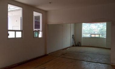 Excelente local de dos pisos en renta