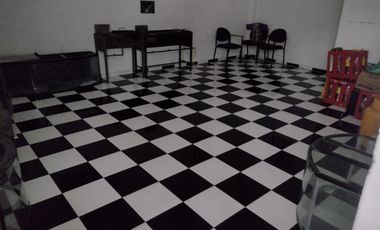 Excelente local de dos pisos en renta