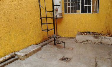CENTRO VENDO CASA COMERCIAL C/ ESTAC. O LOCAL COMERCIAL CON BAÑO.