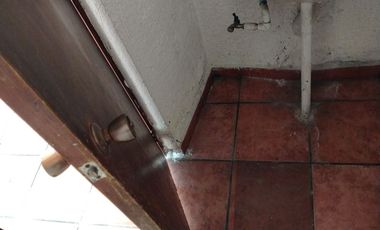 CENTRO VENDO CASA COMERCIAL C/ ESTAC. O LOCAL COMERCIAL CON BAÑO.