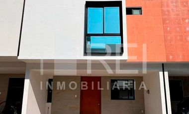 VENTA CASA CON ROOF GARDEN DENTRO DE COTO AUREA RESIDENCIAL TLAJOMULCO