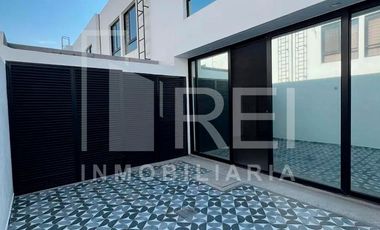 VENTA CASA CON ROOF GARDEN DENTRO DE COTO AUREA RESIDENCIAL TLAJOMULCO