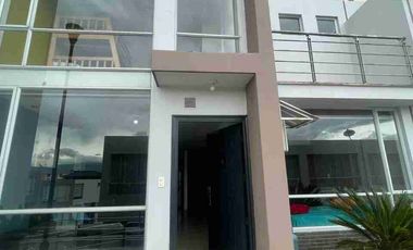 Se vende Duplex/ Armenia 1/ 3 dormitorios Valle de los Chillos