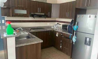 Se vende Duplex/ Armenia 1/ 3 dormitorios Valle de los Chillos