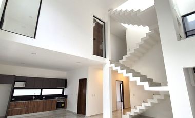 Casa Nueva Doble Altura en Vía Cumbres!