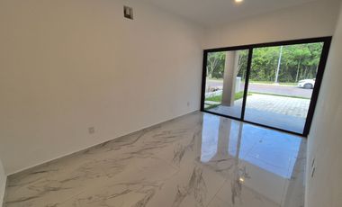 Casa Nueva Doble Altura en Vía Cumbres!