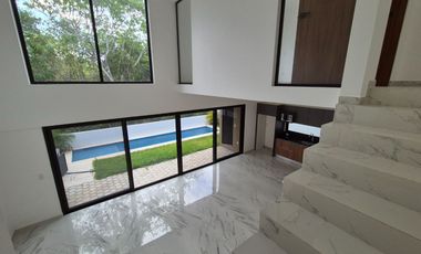 Casa Nueva Doble Altura en Vía Cumbres!