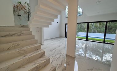 Casa Nueva Doble Altura en Vía Cumbres!