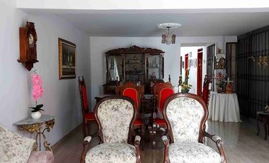 En venta casa bifamiliar barrio el cadillal