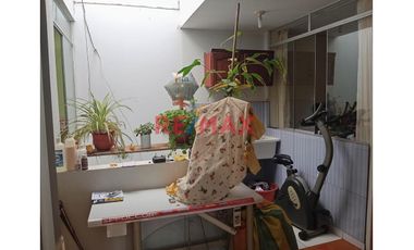 Venta de Casa de 3 Pisos en Ventanilla