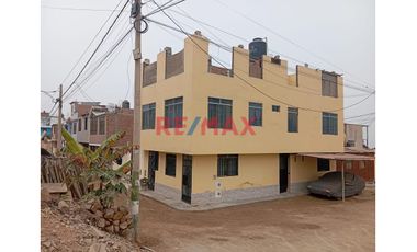 Venta de Casa de 3 Pisos en Ventanilla