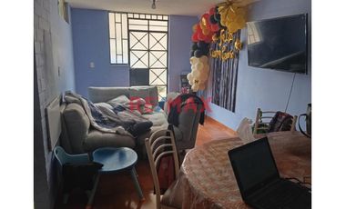 Venta de Casa de 3 Pisos en Ventanilla
