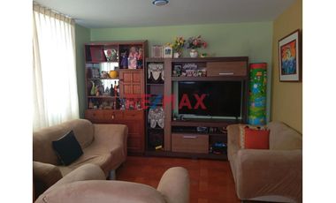 Venta de Casa de 3 Pisos en Ventanilla