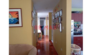 Venta de Casa de 3 Pisos en Ventanilla