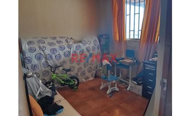Venta de Casa de 3 Pisos en Ventanilla