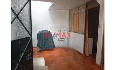 Venta de Casa de 3 Pisos en Ventanilla