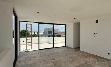 Hermosa Casa Nueva en Vía Cumbres! 4 Habitaciones 6 Baños!