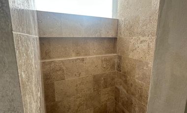 Hermosa Casa Nueva en Vía Cumbres! 4 Habitaciones 6 Baños!