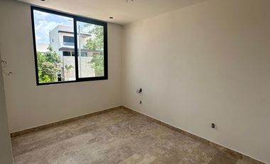Hermosa Casa Nueva en Vía Cumbres! 4 Habitaciones 6 Baños!