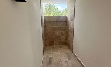 Hermosa Casa Nueva en Vía Cumbres! 4 Habitaciones 6 Baños!