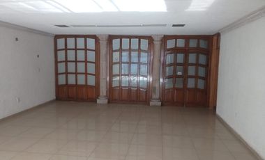 EXCELENTE CASA PARA CLÍNICA O NOTARÍA EN LA MEJOR ZONA DE MORELIA AMPLIA A PASOS DE AVENIDA LÁZARO CÁRDENAS EN CHAPULTEPEC SUR