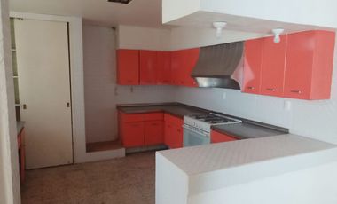 EXCELENTE CASA PARA CLÍNICA O NOTARÍA EN LA MEJOR ZONA DE MORELIA AMPLIA A PASOS DE AVENIDA LÁZARO CÁRDENAS EN CHAPULTEPEC SUR