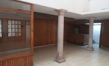 EXCELENTE CASA PARA CLÍNICA O NOTARÍA EN LA MEJOR ZONA DE MORELIA AMPLIA A PASOS DE AVENIDA LÁZARO CÁRDENAS EN CHAPULTEPEC SUR