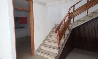 EXCELENTE CASA PARA CLÍNICA O NOTARÍA EN LA MEJOR ZONA DE MORELIA AMPLIA A PASOS DE AVENIDA LÁZARO CÁRDENAS EN CHAPULTEPEC SUR