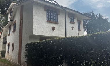 CASA MUY ACOGEDORA EN CONDOMINIO HORIZONTAL ARBOLADO