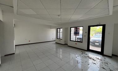 Renta Local Comercial en Esquina, Av Las Americas y Ruiz Cortine