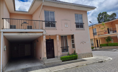 SE RENTA CASA DENTRO DE URBANIZACIÓN SECTOR CHILLO JIJON - CONOCOTO