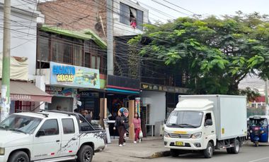 VENTA CASA EN CHORRILLOS FRENTE A LA UPC!! ATENCIÓN INVERSIONISTA!!