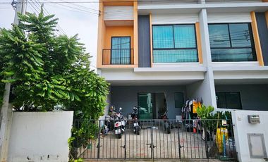 Beautiful Corner House for Sale – Move-In Ready! My Green Village, Bang Phra – Mueang Chachoengsao District This lovely 2-storey