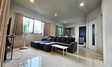 Beautiful Corner House for Sale – Move-In Ready! My Green Village, Bang Phra – Mueang Chachoengsao District This lovely 2-storey