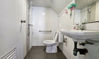 Beautiful Corner House for Sale – Move-In Ready! My Green Village, Bang Phra – Mueang Chachoengsao District This lovely 2-storey