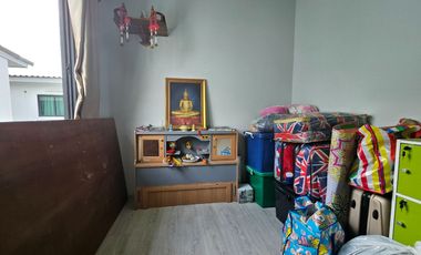 Beautiful Corner House for Sale – Move-In Ready! My Green Village, Bang Phra – Mueang Chachoengsao District This lovely 2-storey