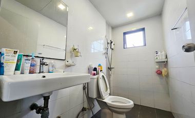 Beautiful Corner House for Sale – Move-In Ready! My Green Village, Bang Phra – Mueang Chachoengsao District This lovely 2-storey