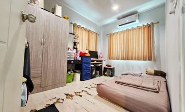 Beautiful Corner House for Sale – Move-In Ready! My Green Village, Bang Phra – Mueang Chachoengsao District This lovely 2-storey
