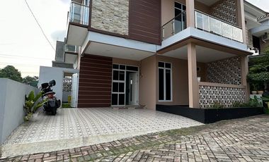 Rumah Dijual Ready Hook Dekat Al Azhar 20 Cibubur Jaktim, Murah