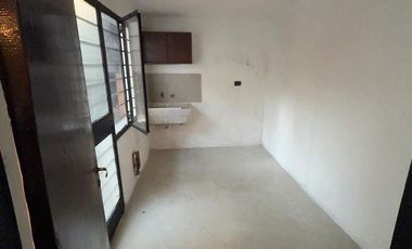 ALQUILER CASA 5 AMBIENTES CON GARAGE Y FONDO RAMOS MEJIA