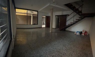 ALQUILER CASA 5 AMBIENTES CON GARAGE Y FONDO RAMOS MEJIA