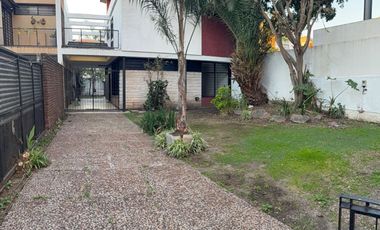 ALQUILER CASA 5 AMBIENTES CON GARAGE Y FONDO RAMOS MEJIA