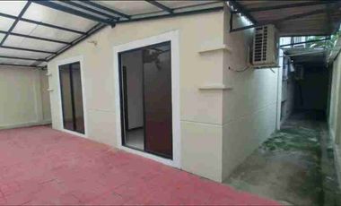 Se alquila casa en Ciudad Celeste de 5 habitaciones