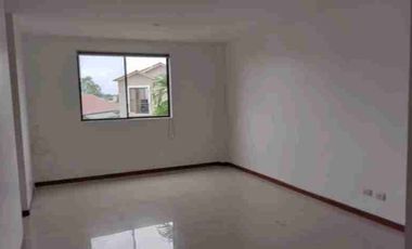 Se alquila casa en Ciudad Celeste de 5 habitaciones