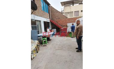 ¡Oportunidad De Inversión En San Juan De Miraflores! – Casa Como Terreno En Venta Con Parámetros Para 6 Pisos