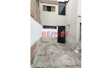 ¡Oportunidad De Inversión En San Juan De Miraflores! – Casa Como Terreno En Venta Con Parámetros Para 6 Pisos